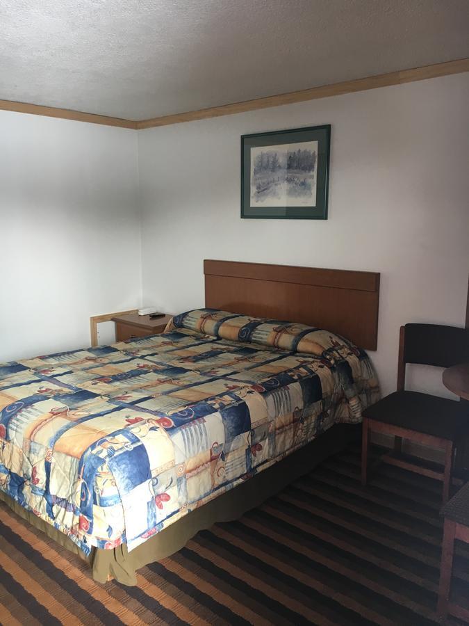 Budget Lodge Newton Falls Exterior foto